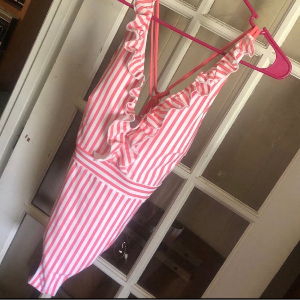 CUPSHE Pink Stripe Swimsuit One Piece NWT Size Large